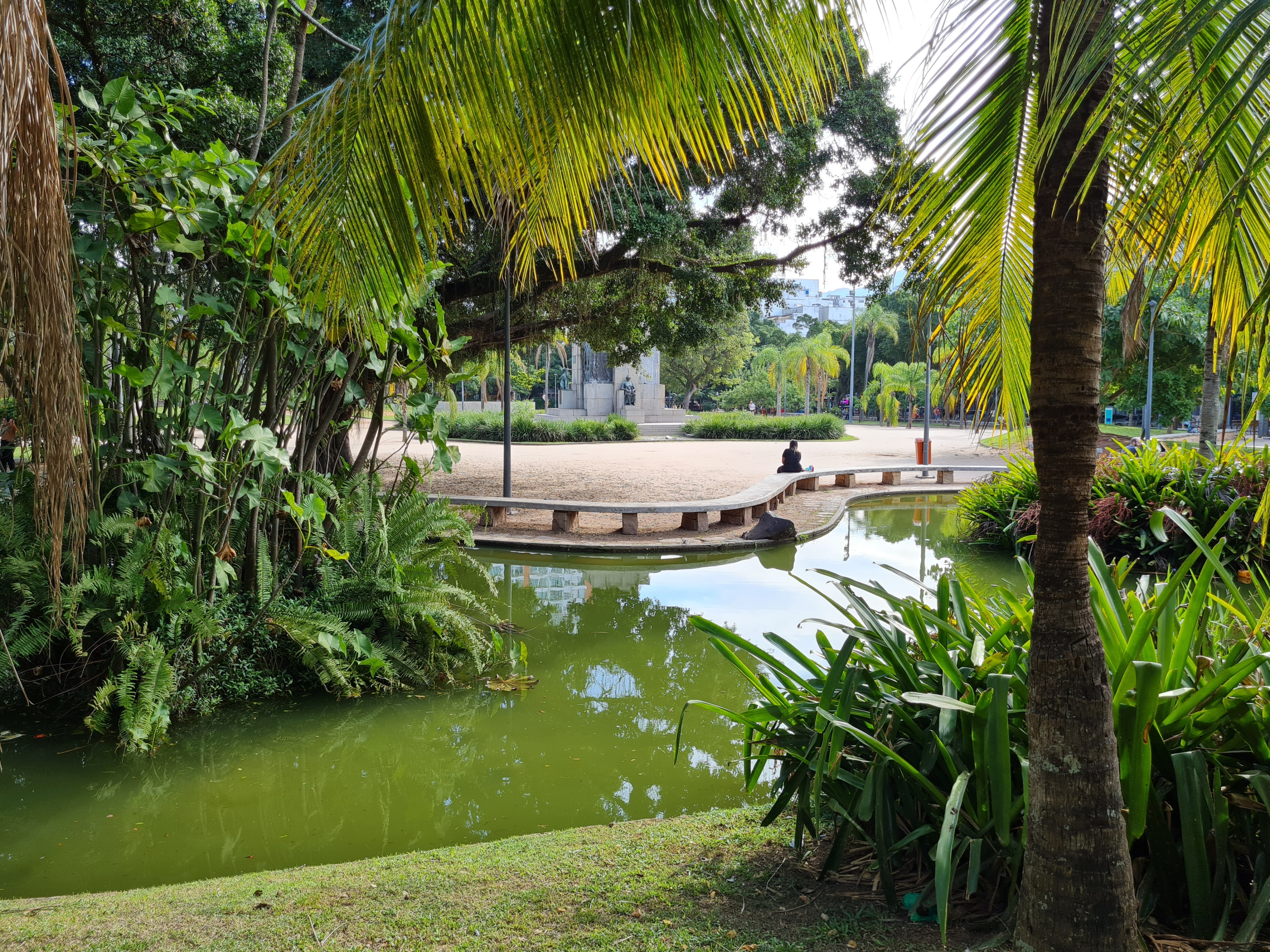 Lago na praça