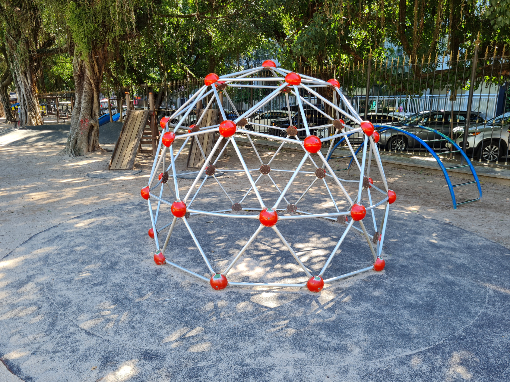 Balanços na praça