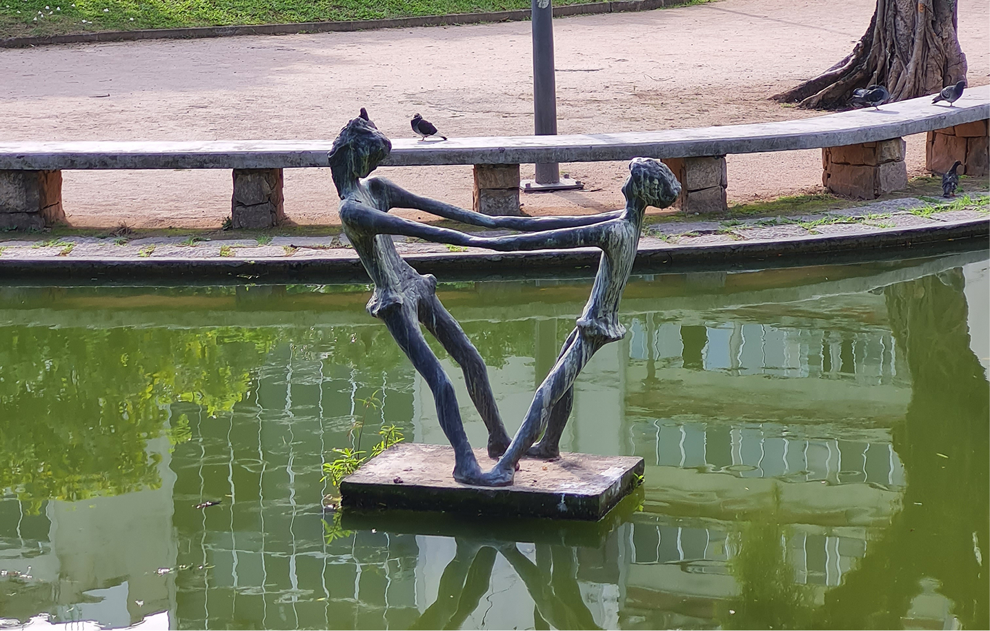 Escultura no lago